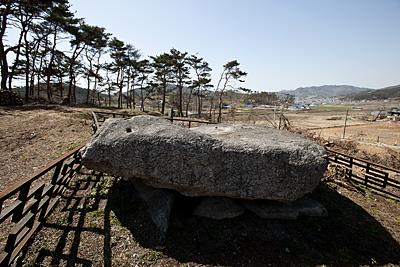 서산 둔당리 고인돌 썸네일 이미지