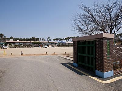 동암초등학교 교문 썸네일 이미지